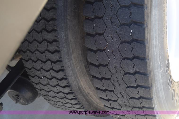 image for item K4443 2001 International 4900 dump truck