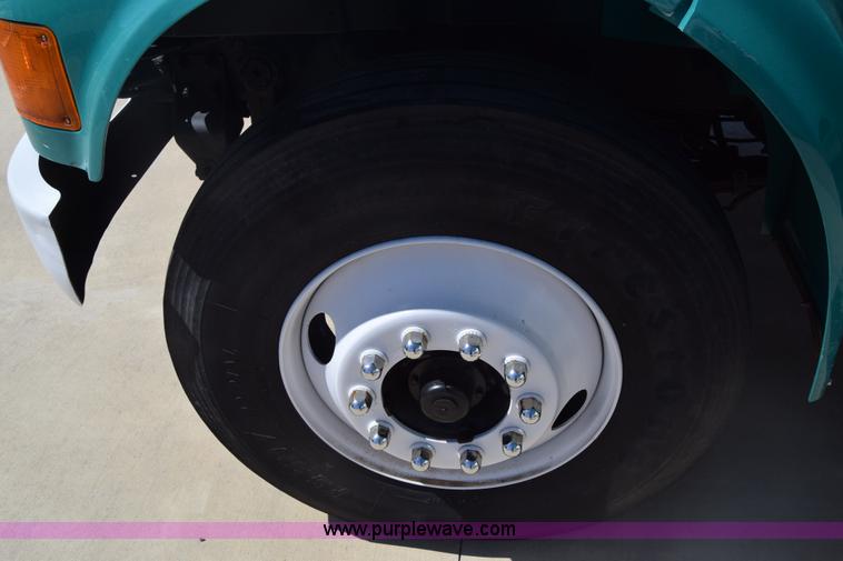 image for item K4443 2001 International 4900 dump truck