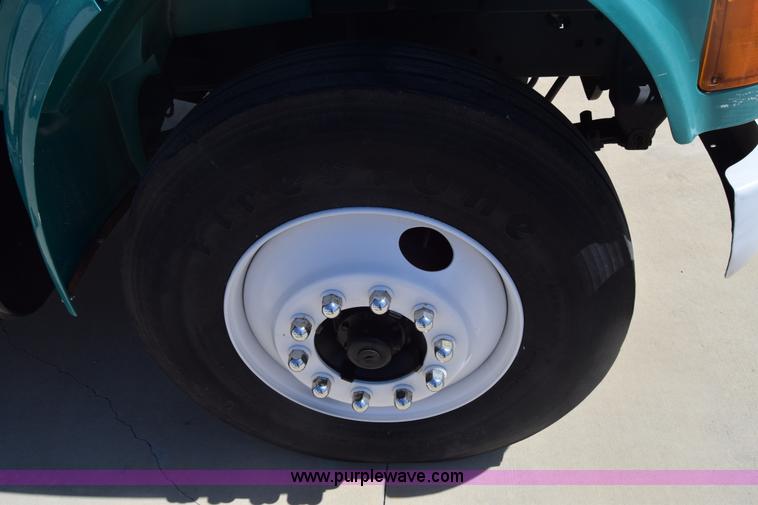 image for item K4443 2001 International 4900 dump truck