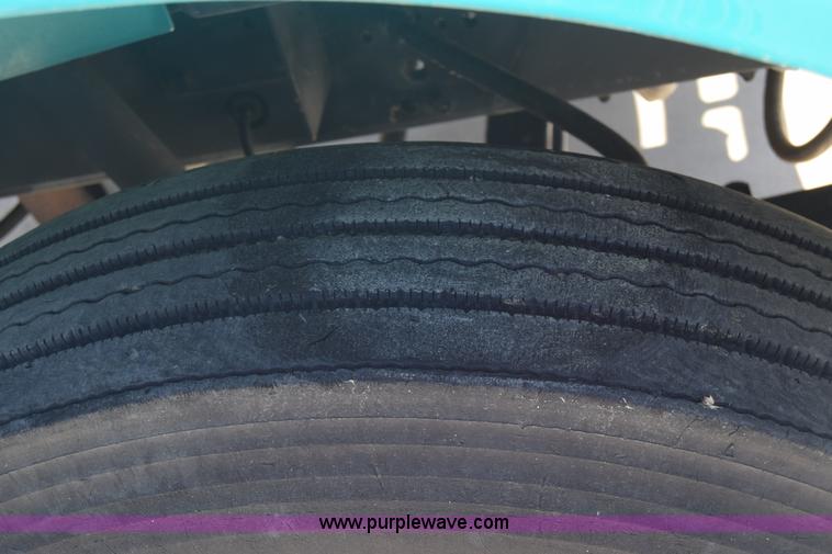 image for item K4443 2001 International 4900 dump truck