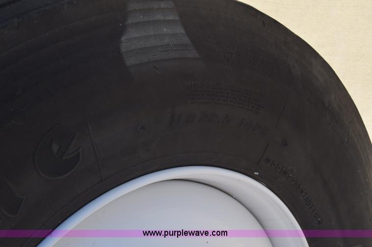 image for item K4443 2001 International 4900 dump truck