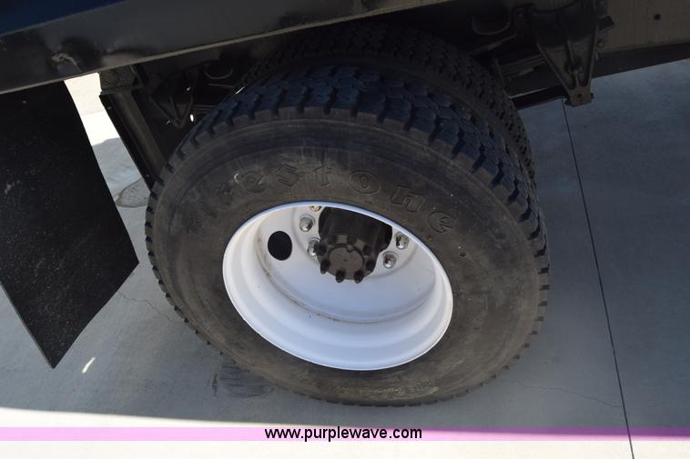 image for item K4443 2001 International 4900 dump truck