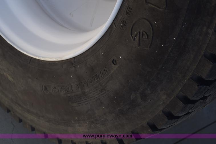 image for item K4443 2001 International 4900 dump truck