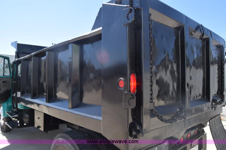 image for item K4443 2001 International 4900 dump truck