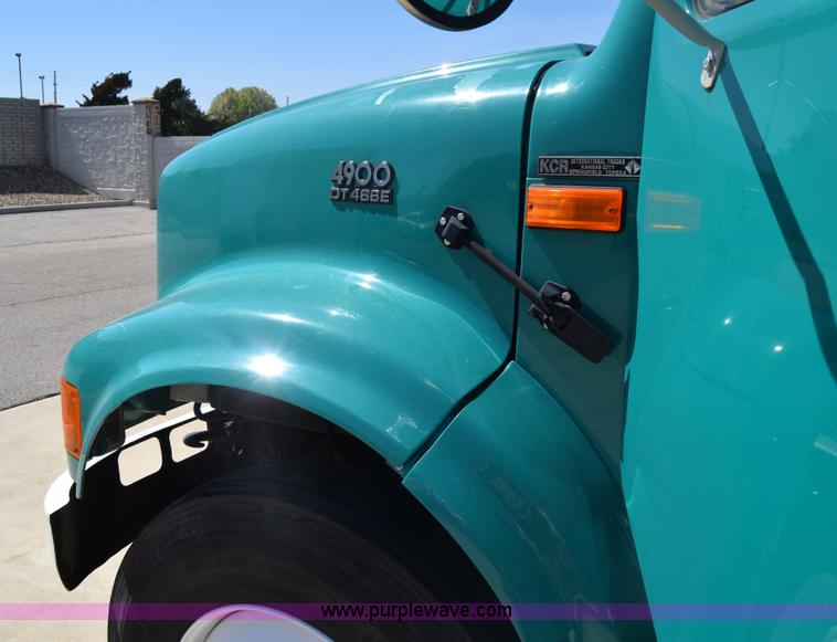 image for item K4443 2001 International 4900 dump truck