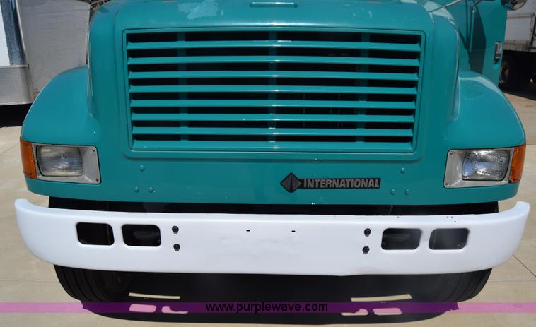 image for item K4443 2001 International 4900 dump truck