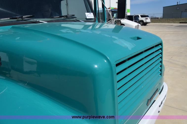 image for item K4443 2001 International 4900 dump truck