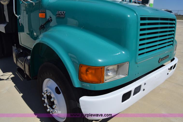 image for item K4443 2001 International 4900 dump truck