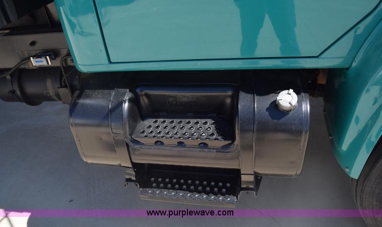 image for item K4443 2001 International 4900 dump truck