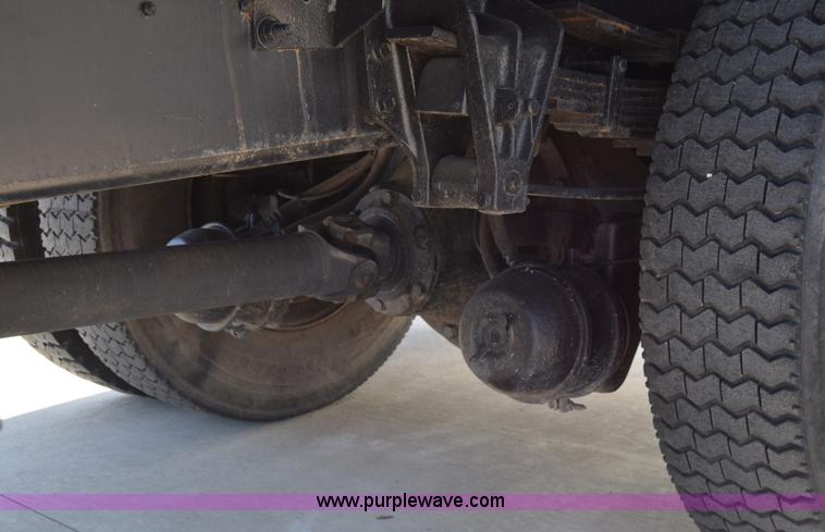 image for item K4443 2001 International 4900 dump truck