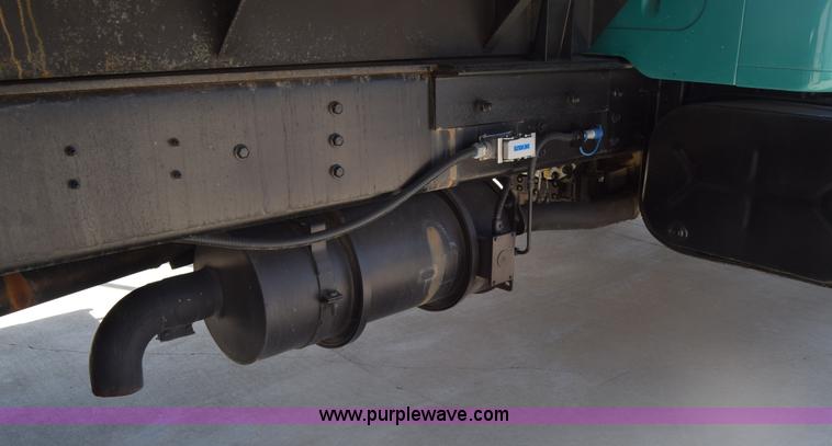 image for item K4443 2001 International 4900 dump truck