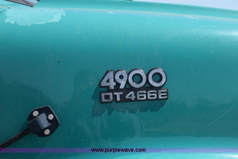 image for item K4443 2001 International 4900 dump truck