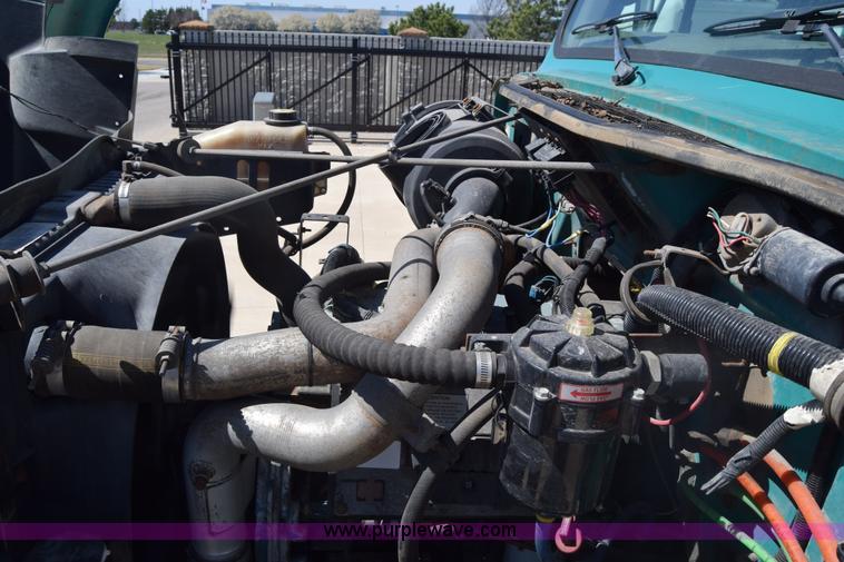 image for item K4443 2001 International 4900 dump truck