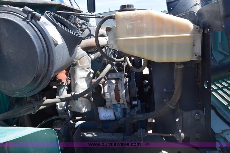 image for item K4443 2001 International 4900 dump truck