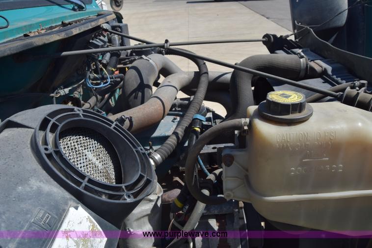 image for item K4443 2001 International 4900 dump truck