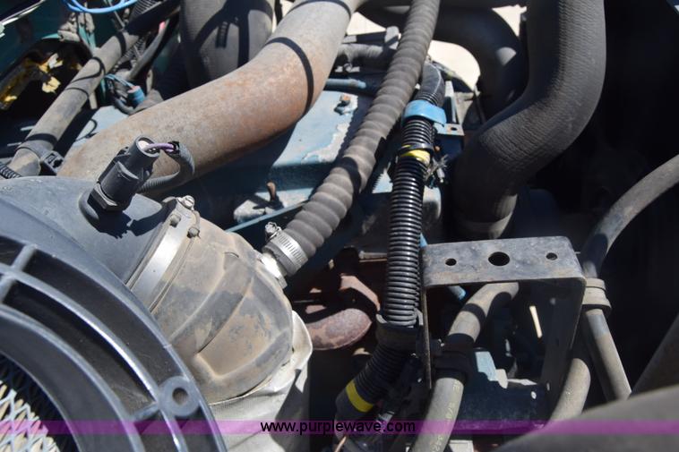 image for item K4443 2001 International 4900 dump truck