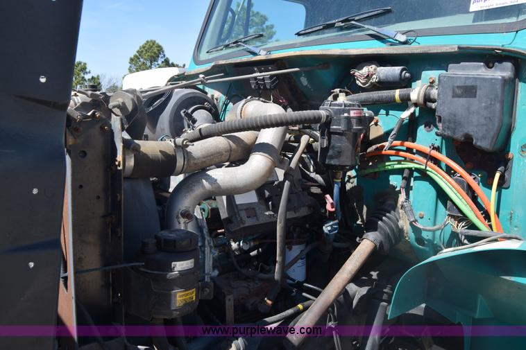 image for item K4443 2001 International 4900 dump truck