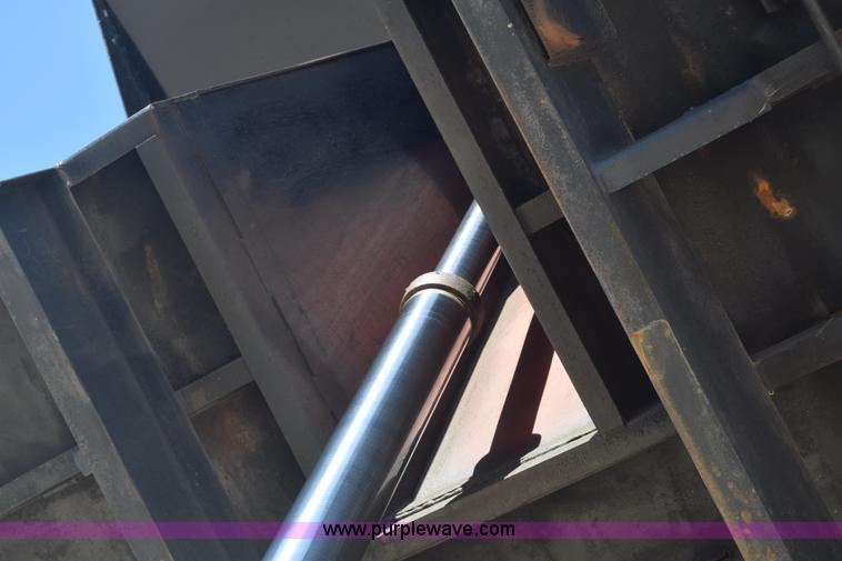 image for item K4443 2001 International 4900 dump truck