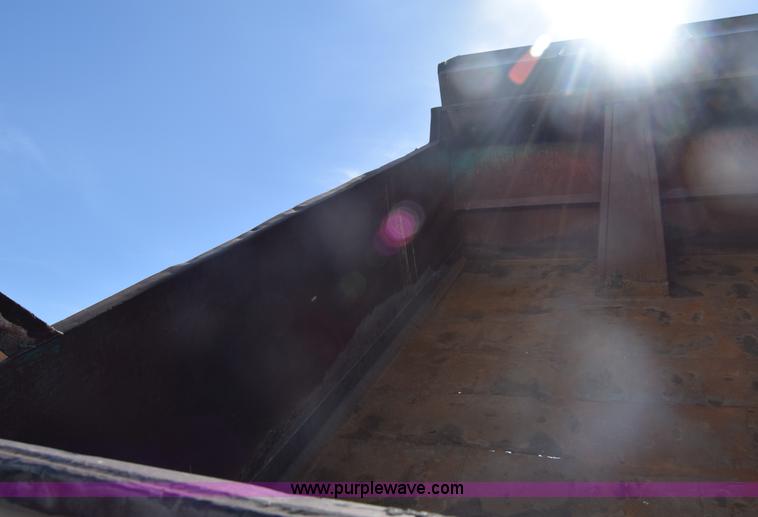 image for item K4443 2001 International 4900 dump truck