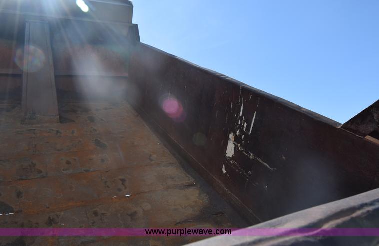 image for item K4443 2001 International 4900 dump truck