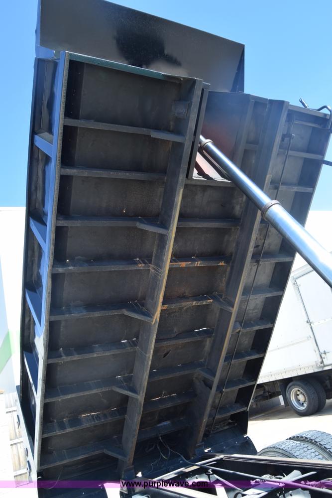 image for item K4443 2001 International 4900 dump truck