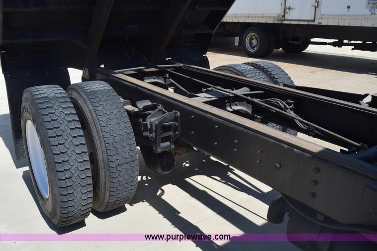 image for item K4443 2001 International 4900 dump truck