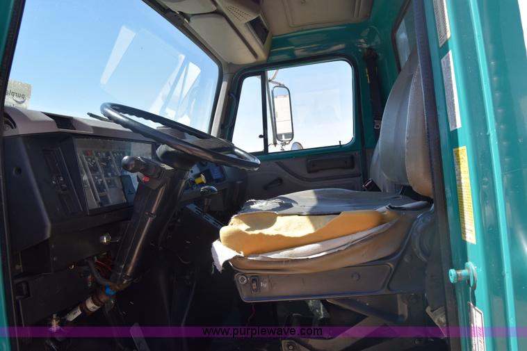 image for item K4443 2001 International 4900 dump truck