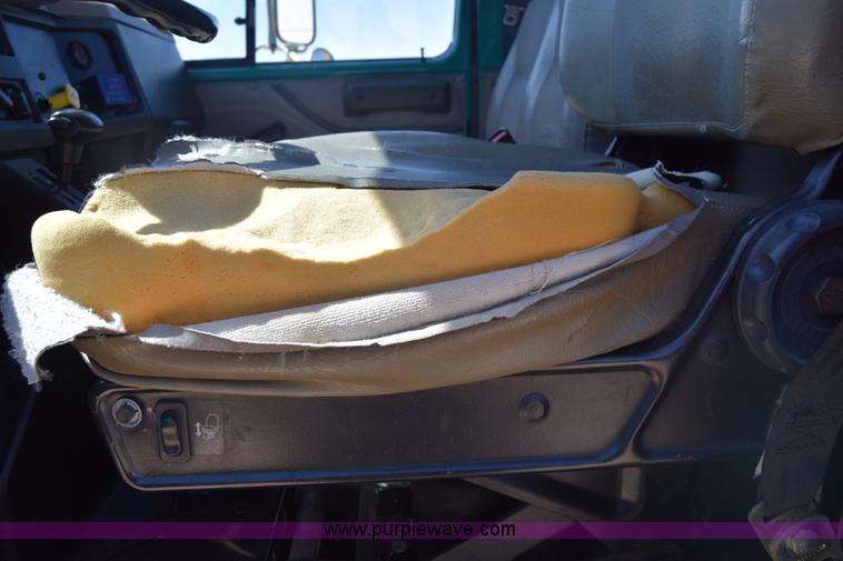 image for item K4443 2001 International 4900 dump truck