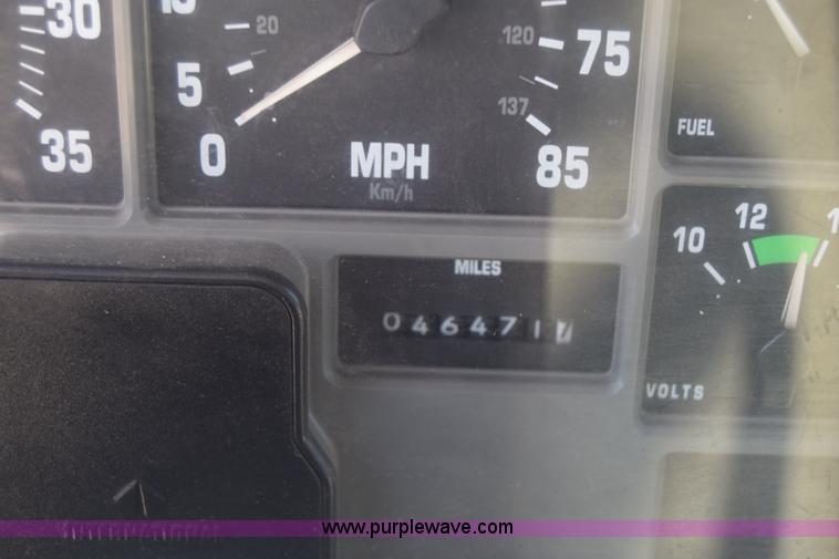 image for item K4443 2001 International 4900 dump truck