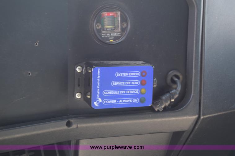 image for item K4443 2001 International 4900 dump truck