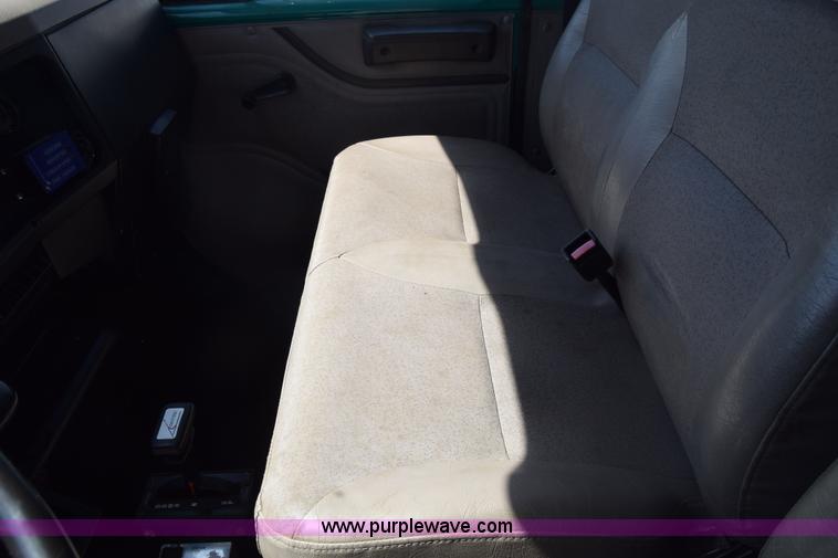 image for item K4443 2001 International 4900 dump truck