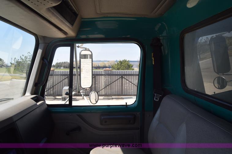 image for item K4443 2001 International 4900 dump truck