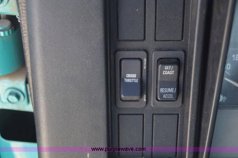 image for item K4443 2001 International 4900 dump truck