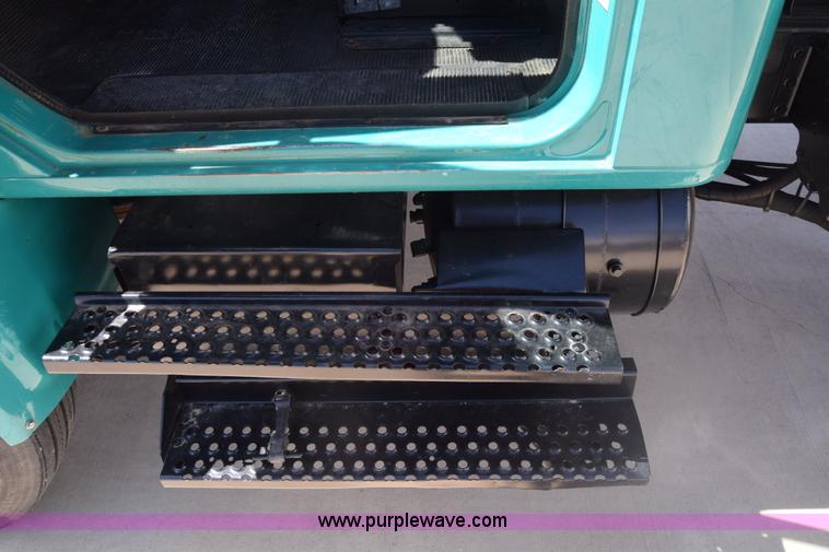 image for item K4443 2001 International 4900 dump truck