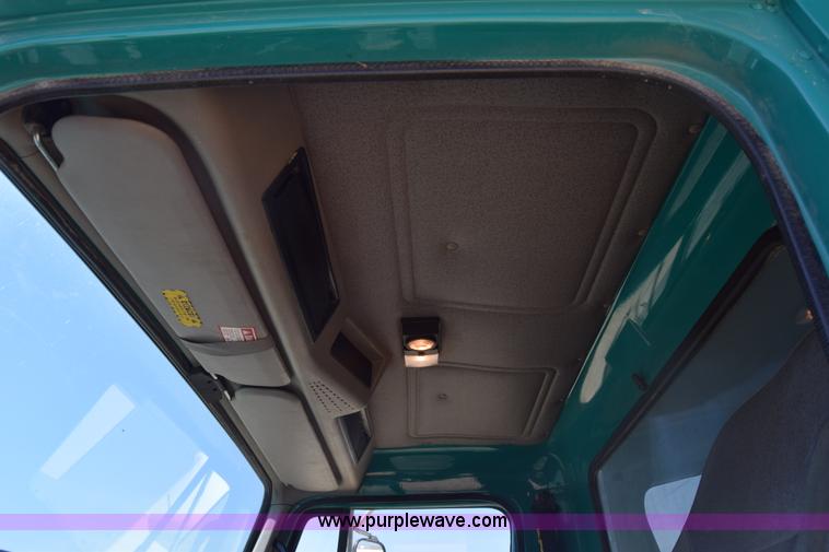 image for item K4443 2001 International 4900 dump truck