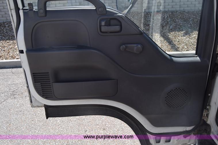 image for item K4444 1995 Isuzu NPR box truck