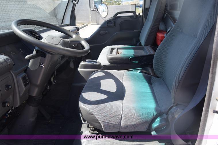 image for item K4444 1995 Isuzu NPR box truck