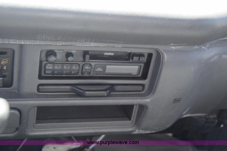 image for item K4444 1995 Isuzu NPR box truck