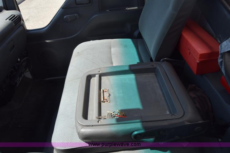 image for item K4444 1995 Isuzu NPR box truck