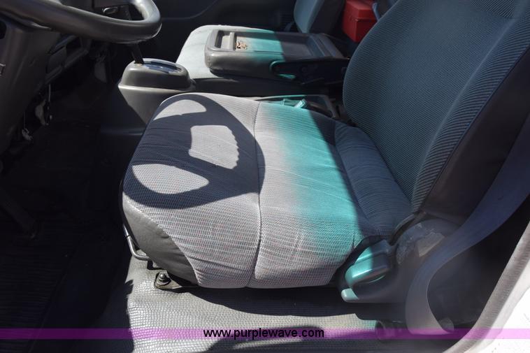 image for item K4444 1995 Isuzu NPR box truck