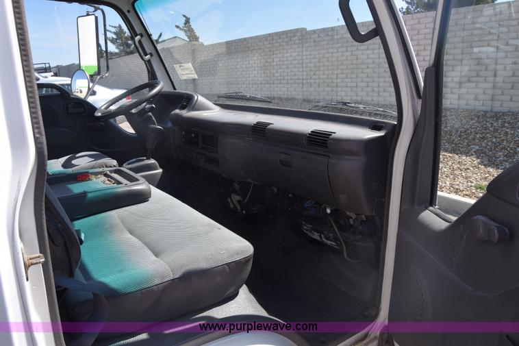 image for item K4444 1995 Isuzu NPR box truck