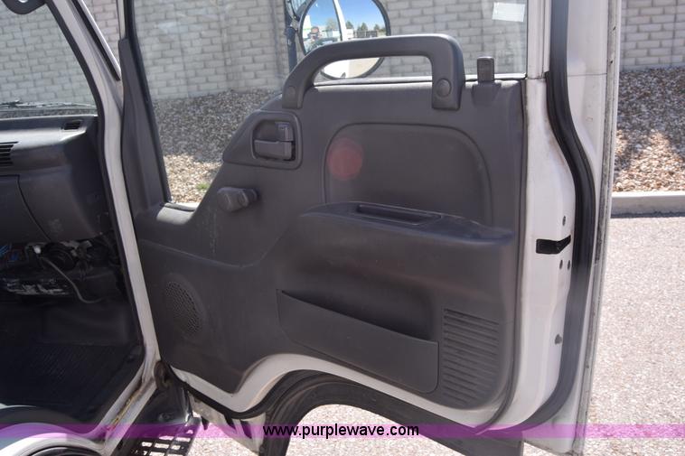 image for item K4444 1995 Isuzu NPR box truck