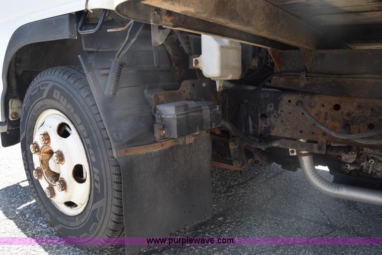 image for item K4444 1995 Isuzu NPR box truck