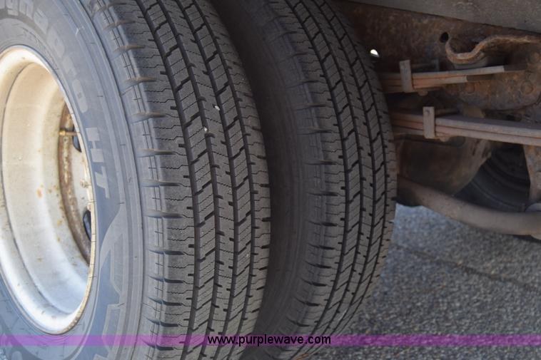 image for item K4444 1995 Isuzu NPR box truck