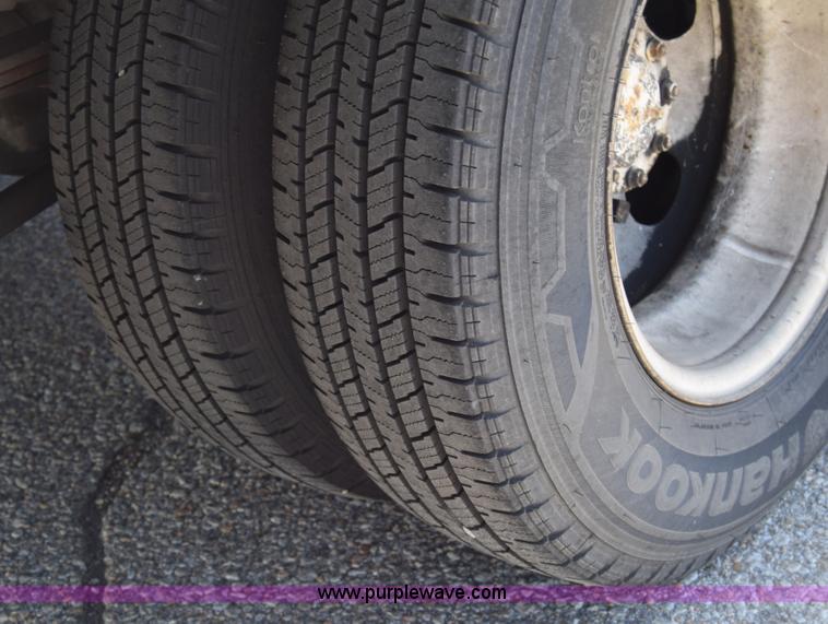 image for item K4444 1995 Isuzu NPR box truck