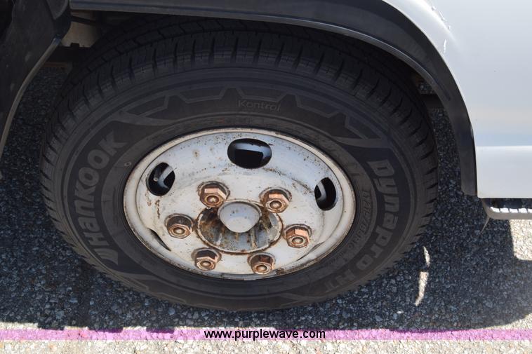 image for item K4444 1995 Isuzu NPR box truck