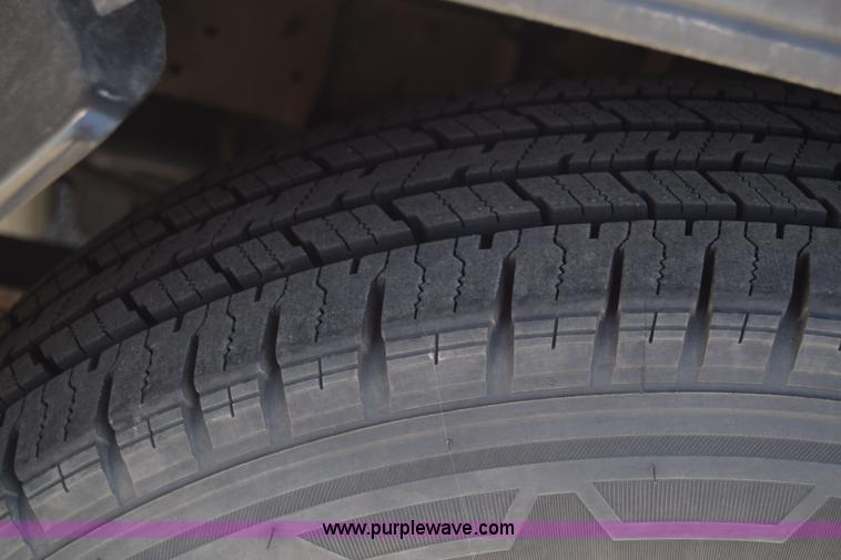 image for item K4444 1995 Isuzu NPR box truck