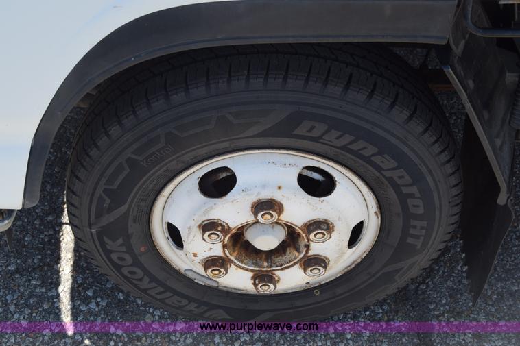 image for item K4444 1995 Isuzu NPR box truck