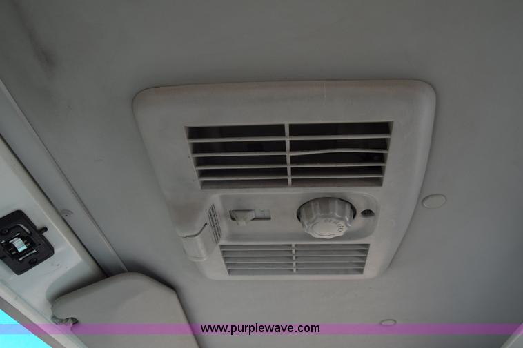 image for item K4444 1995 Isuzu NPR box truck