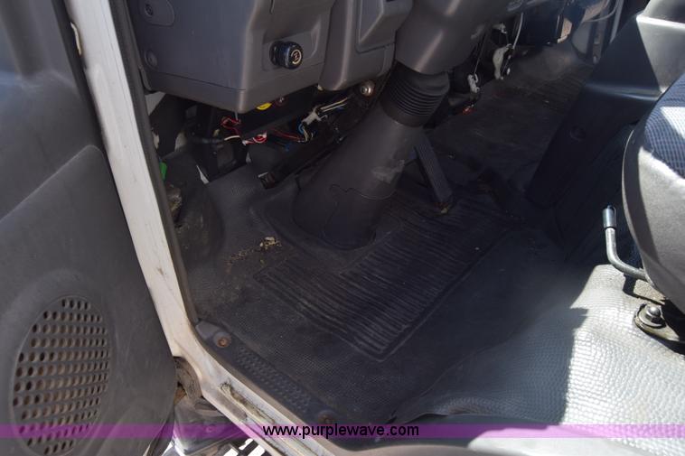 image for item K4444 1995 Isuzu NPR box truck